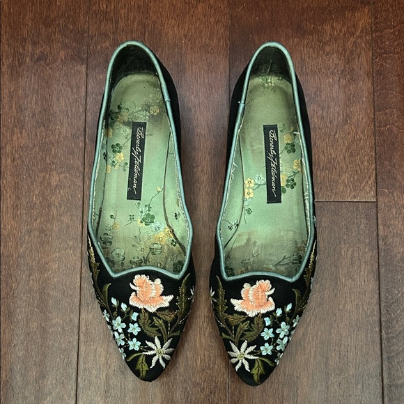 Beverly Feldman, Black Floral Embroidered Flats, Size 5.5 - Picture 3 of 16